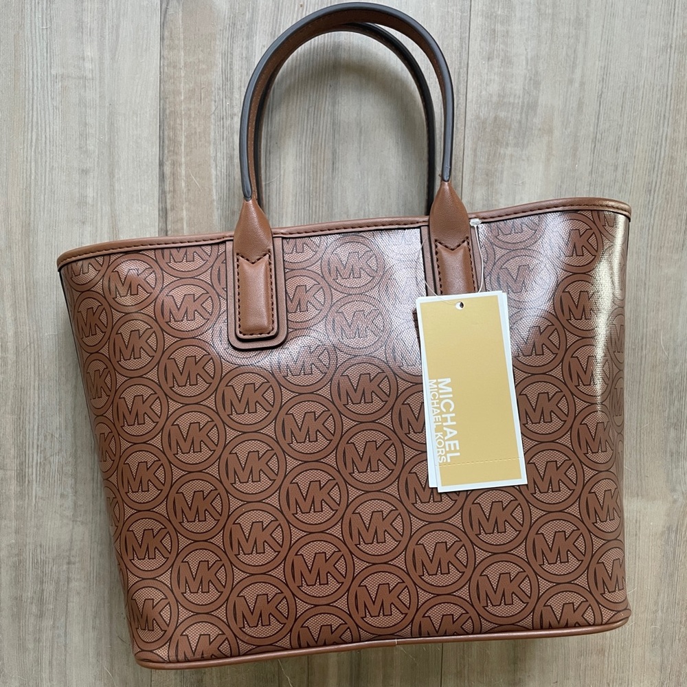 NEW WITH TAGS Michael Kors Bucket Bag “The Jodie”